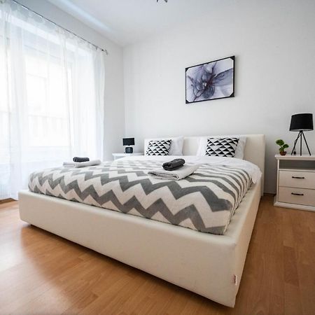 Bright And Modern 1Bdr Apartment In The Center 사라예보 외부 사진
